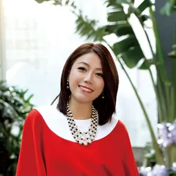 彭秀慧 - 低俗喜劇演員 飾演Tea Lady