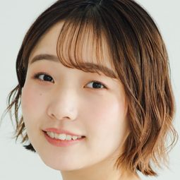 宮本 侑芽 飾演 Mahiru Kasumi (voice)