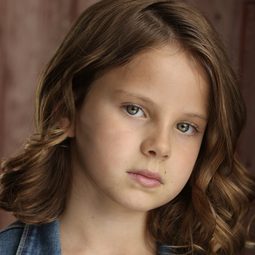 Lorelei Olivia Mote 飾演 Alice Wendleken