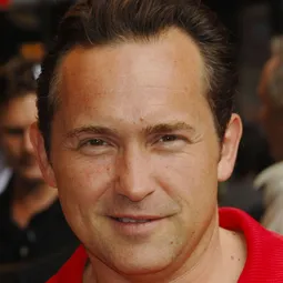 凱西·希瑪茲科 - 回到未來演員 飾演3-D