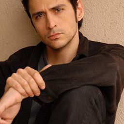 Mark Meer 飾演 Brad