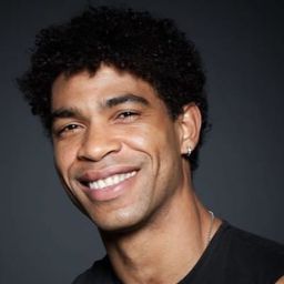 卡洛斯阿哥斯達 飾演 Carlos Acosta (Actual)