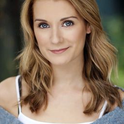 Natalie Lisinska 飾演 Barbara Wilson