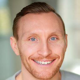 Reece Putinas 飾演 Mark Kerr-Pearse