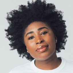 Chika Ikogwe 飾演 Staff Sgt. Nia Branson