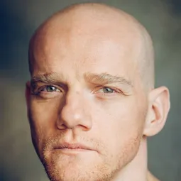 尤里·科洛科利尼科夫 飾演 Ivan