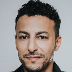 Reda Guerinik 飾演 Security Guard