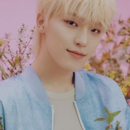 Lee Chan 飾演 Self