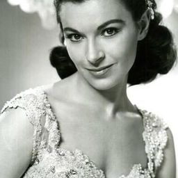 Maureen Connell - Port Afrique演員 飾演Native Model