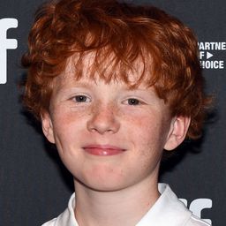 Hermann Samúelsson 飾演 Ari