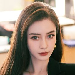 楊穎 飾演 He Yimei