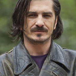 Feđa Štukan 飾演 The Captain