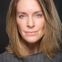 Anna Nicholas 飾演 Stephanie McVey