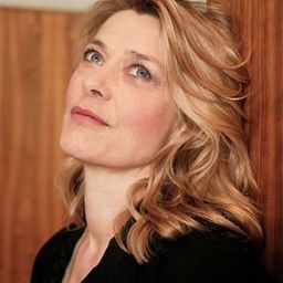 Barbara Rudnik 飾演 Barbara Wilde