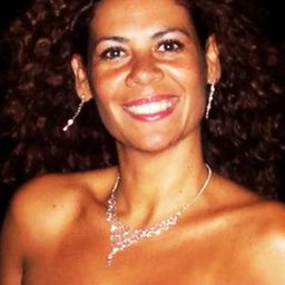 Loren Acuña 飾演 Mariana