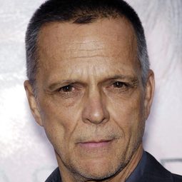 詹姆斯·羅素 - Condition of Return演員 飾演Stafford