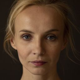 Jana Plodková 飾演 (voice)