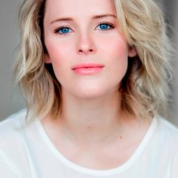 夏洛特奧賓 飾演 Actrice Talk Show