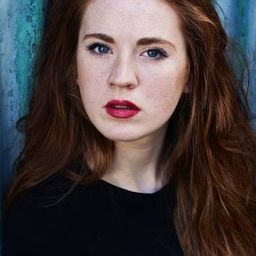 Claire Bouanich 飾演 Mira