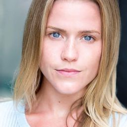 Kirsty Oswald 飾演 Rosie Price