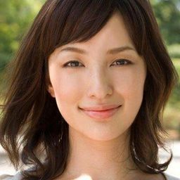 Azusa Takehana 飾演 Azusa