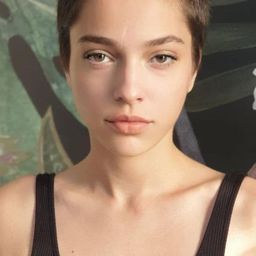 Ilinca Neacşu 飾演 Maria