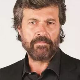 Nikos Verlekis - 獵人演員 飾演