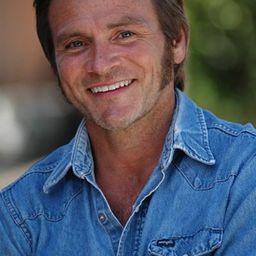 Douglas Bennett 飾演 Ivan Wexler