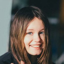 Polina Pechenenko 飾演 Polina