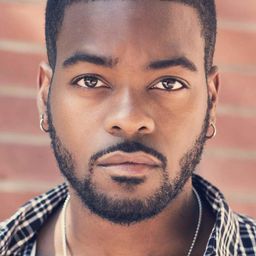 Terrance K. Richardson 飾演 Chris Jones