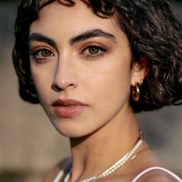 葛莉絲·帕爾瑪 飾演 Salma