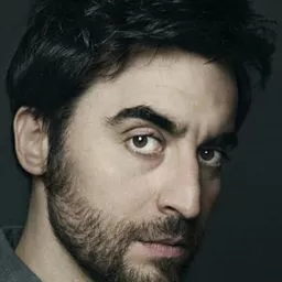 Guglielmo Favilla 飾演 Piccolino