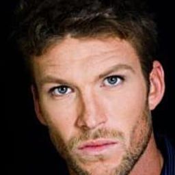 Sam Hutchin 飾演 First Neighbour