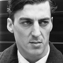 Roger Monk 飾演 Minister (voice)