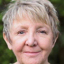 Myra McFadyen - EMMA：上流貴族演員 飾演Mrs. Bates