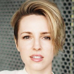 艾瑪·費茲柏莉克 飾演 Hannah Dempsey