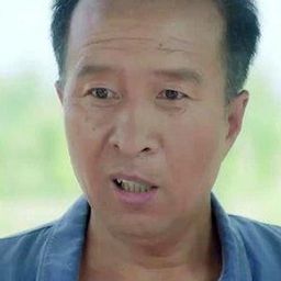 李玉偉 飾演 Mad Father (as Qun Pei Luo Sang)