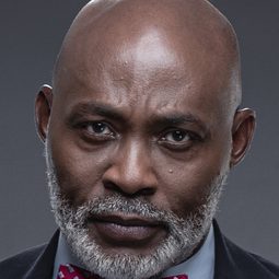 理查德·穆菲-達米約 飾演 Paul Edima