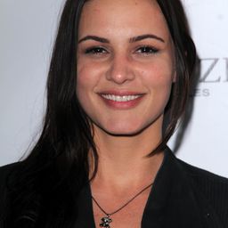 Eve Mauro 飾演 Lieutenant Spears