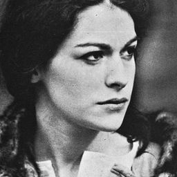 Monica Fiorentini 飾演 Nunzia