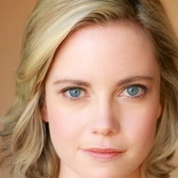 Lily Holleman 飾演 Evil Girl