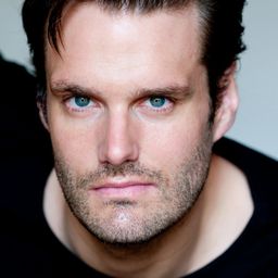 Philippe Reinhardt 飾演 Siegfried Greitschus