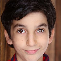 亞當·切爾尼克 - 曼森家族假期演員 飾演Max