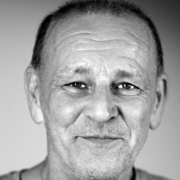 Andrei Finți - 軍火狗演員 飾演Yili Pinari