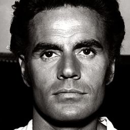 Carlos Estrada 飾演 Mercutio