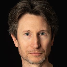 Jonathan Aris 飾演 Hetreed