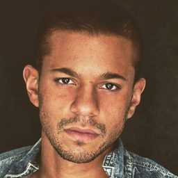 皮耶·路易斯 飾演 