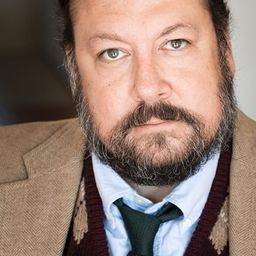 Bruno Oliver 飾演 The Detective