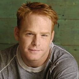 Kristoffer Ryan Winters 飾演 Trent