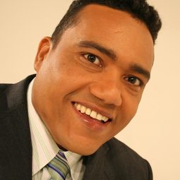 Miguel Céspedes - Playball演員 飾演Torpedo